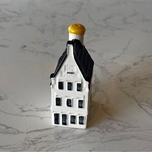 KLM #31 Blue Delft House by BOLS